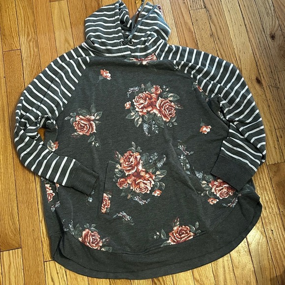 Maurices Gray Floral Hoodie Plus Size 2 2X - Picture 1 of 1